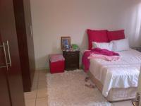 Main Bedroom - 17 square meters of property in Waterval East