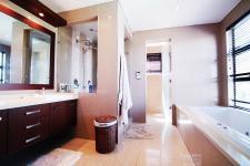 Main Bathroom - 16 square meters of property in Silver Lakes Golf Estate