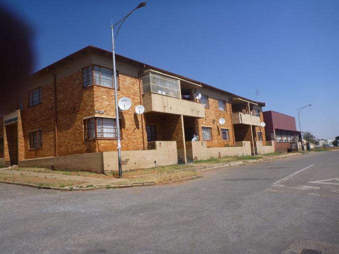 2 Bedroom Sectional Title for Sale For Sale in Krugersdorp - Private Sale - MR117153