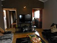 Lounges - 22 square meters of property in Vereeniging