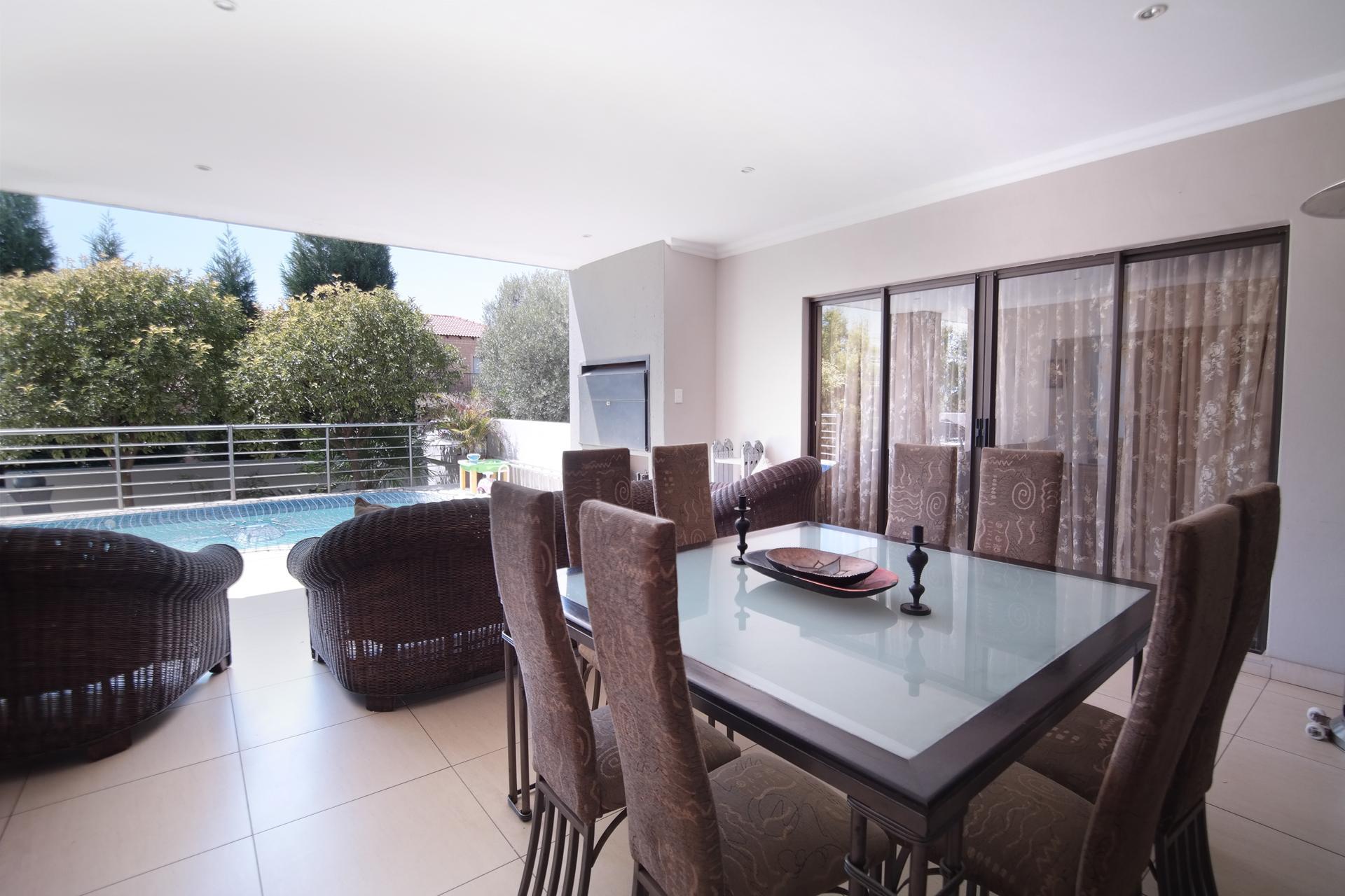 Patio - 102 square meters of property in The Wilds Estate