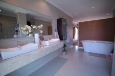 Main Bathroom - 32 square meters of property in The Wilds Estate