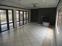 Lounges - 32 square meters of property in Umtentweni