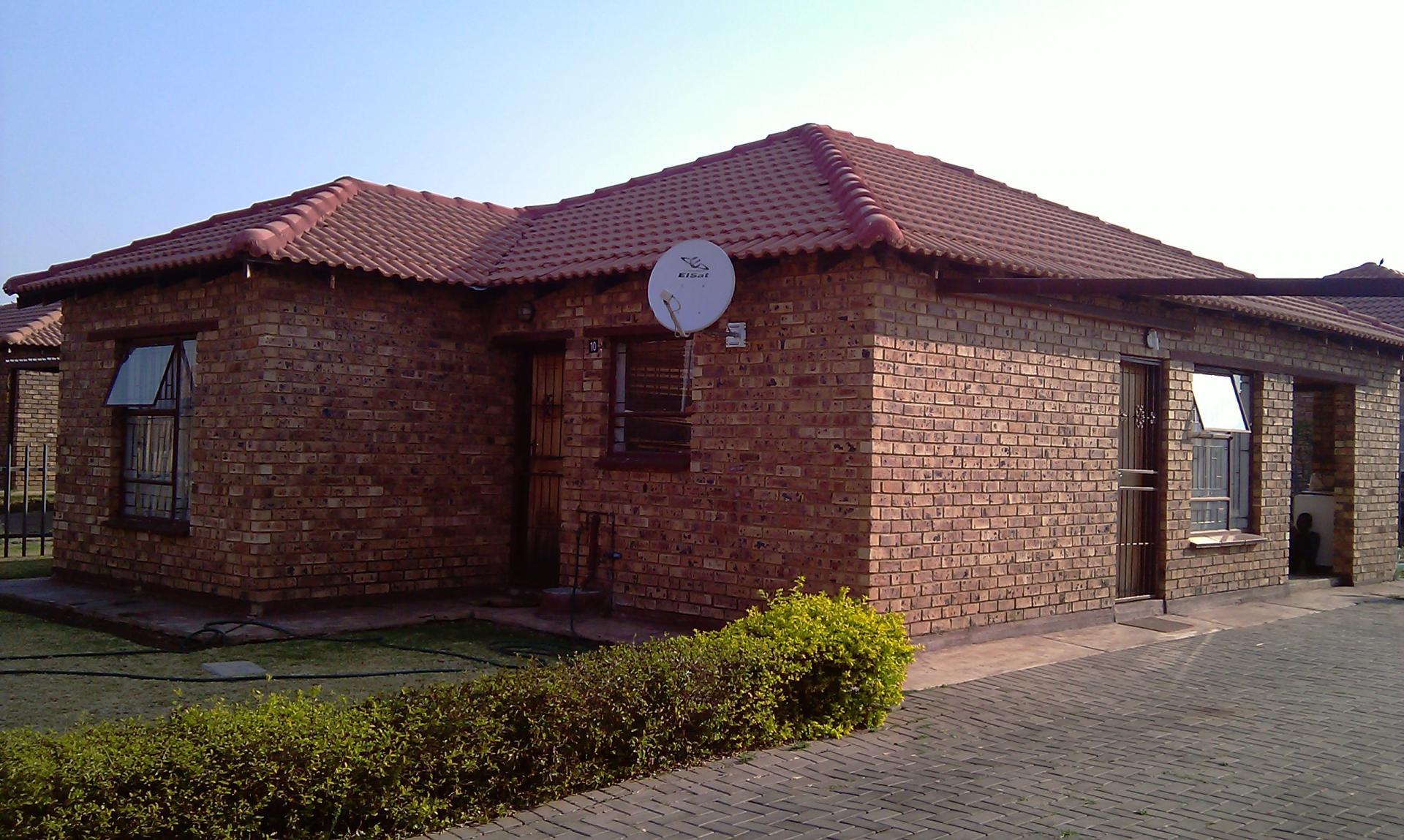 Front View of property in Karenpark