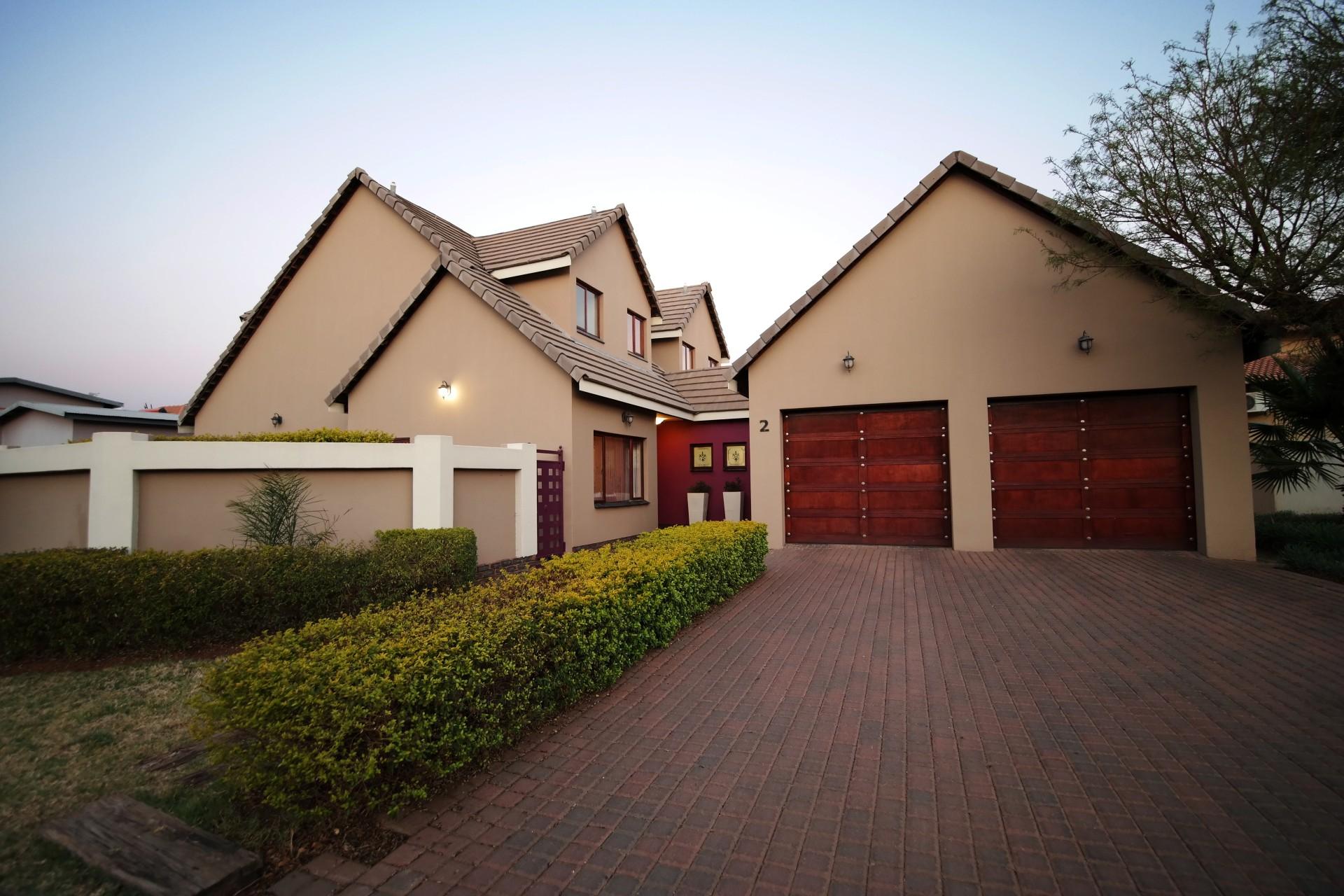 Front View of property in Willow Acres Estate