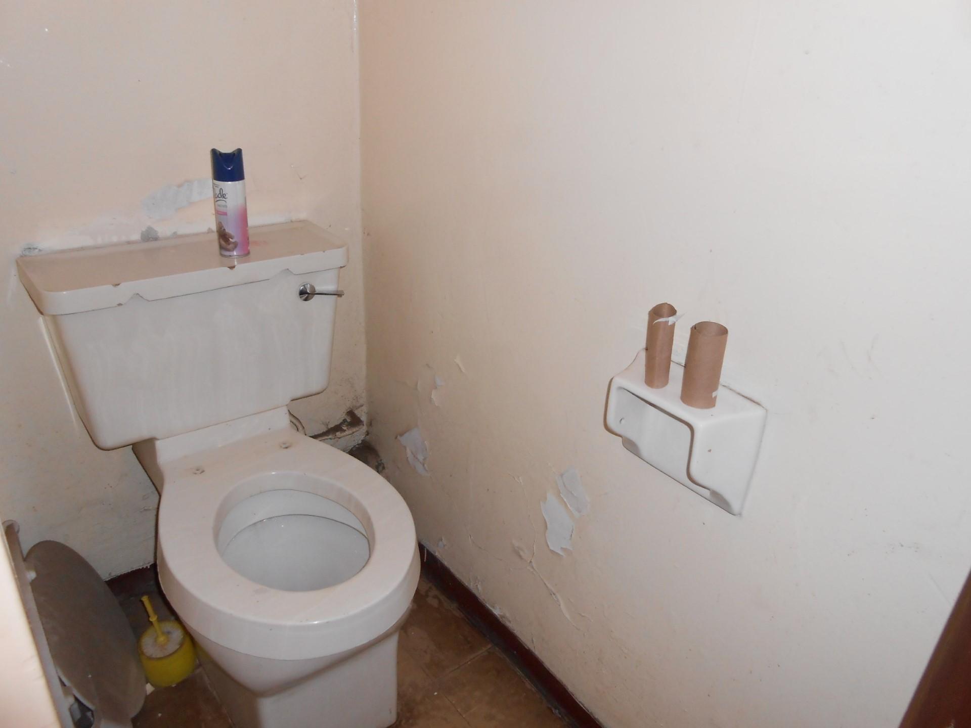 Bathroom 1 - 1 square meters of property in Vanderbijlpark