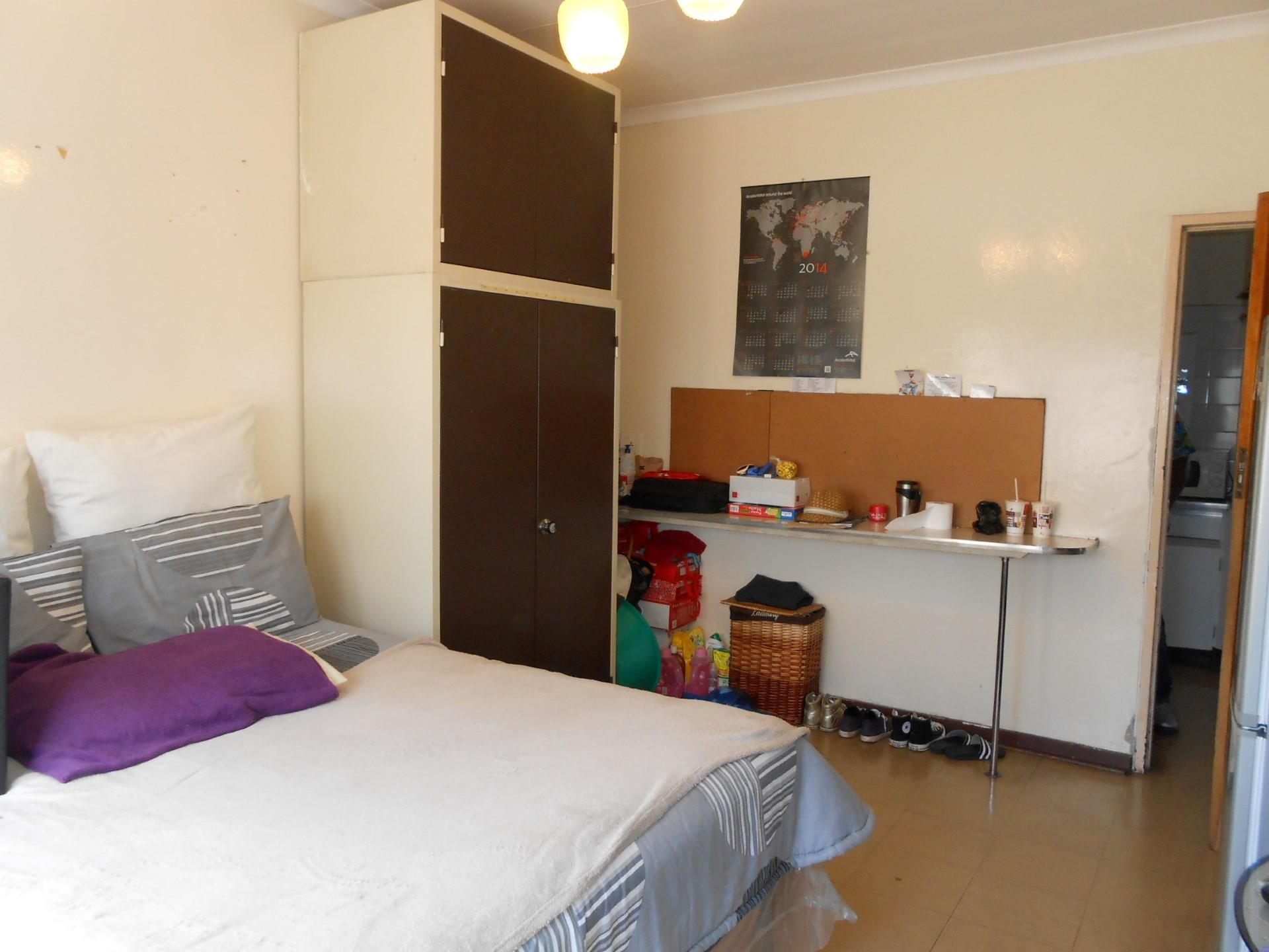 Lounges - 16 square meters of property in Vanderbijlpark