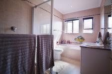 Bathroom 2 - 7 square meters of property in Woodhill Golf Estate