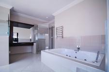 Main Bathroom - 29 square meters of property in The Wilds Estate