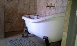 Main Bathroom - 8 square meters of property in Buffelspoort