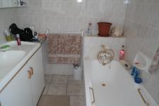 Main Bathroom - 26 square meters of property in Kleinmond