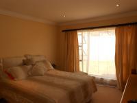 Main Bedroom - 17 square meters of property in Greenstone Hill