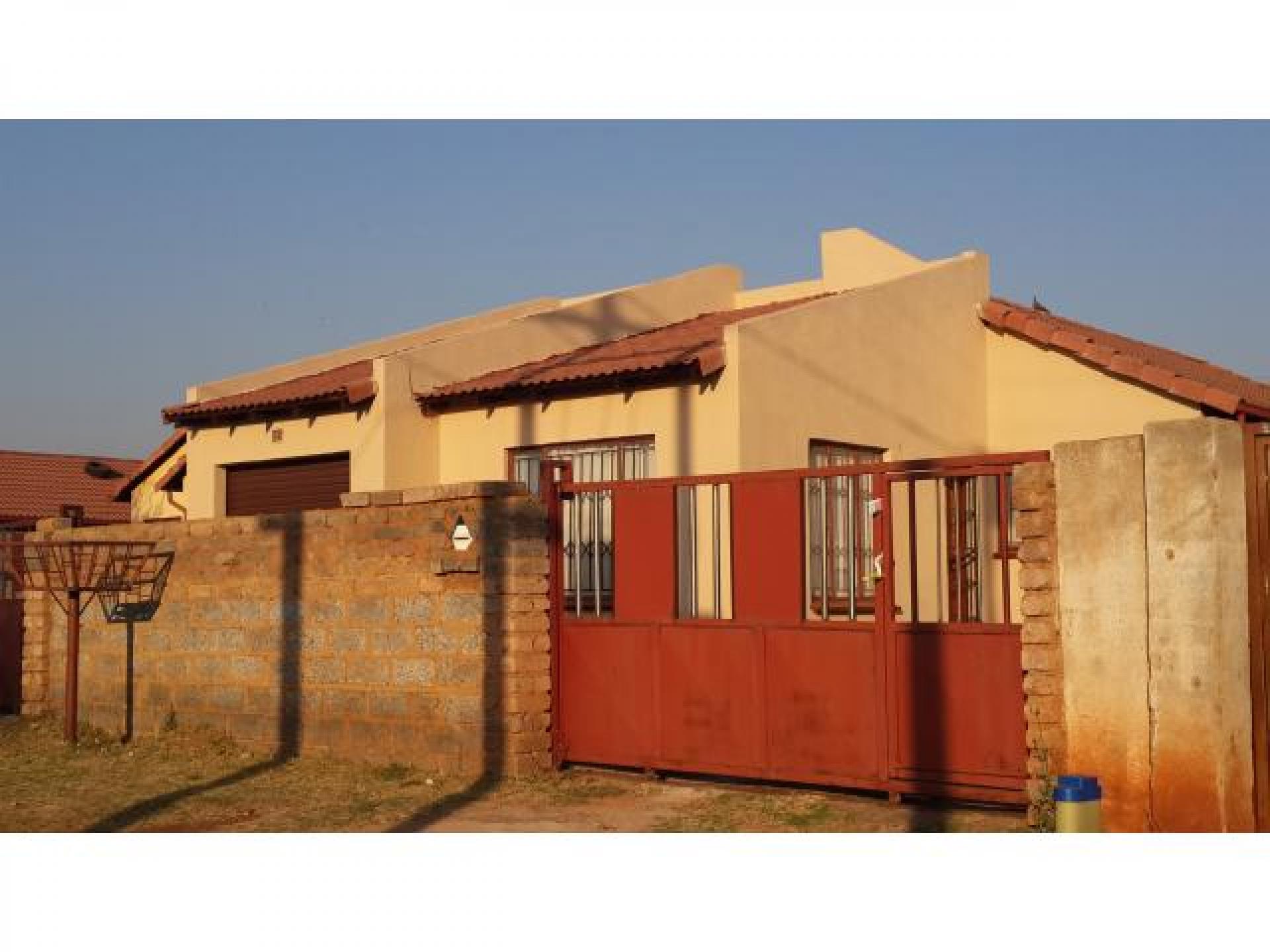 Front View of property in Vosloorus