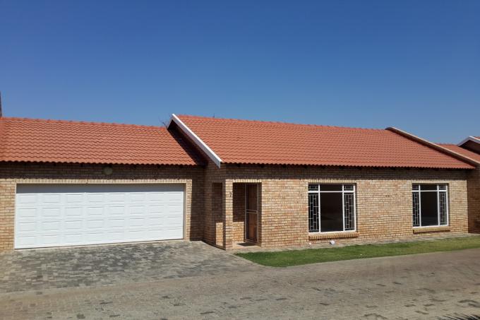 2 Bedroom Simplex for Sale For Sale in Klerksdorp - Private Sale - MR117541