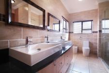 Main Bathroom - 14 square meters of property in Silverwoods Country Estate