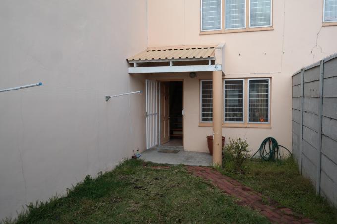 2 Bedroom Sectional Title for Sale For Sale in Parow Central - Private Sale - MR117584