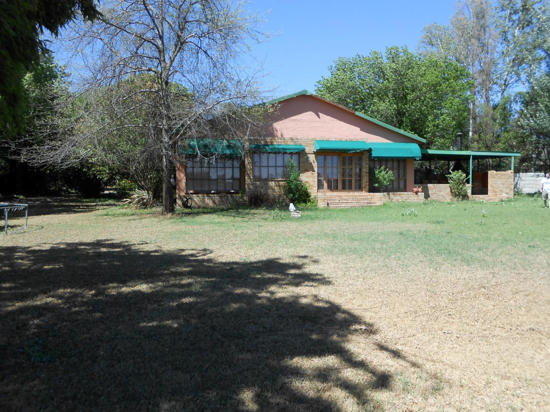 Front View of property in Lochvaal