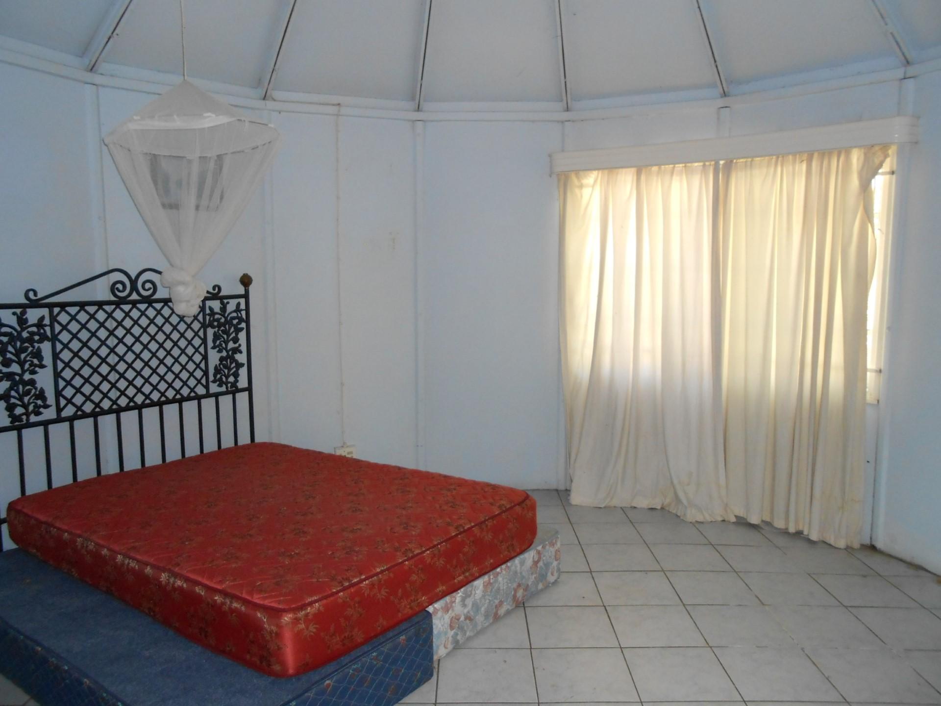 Bed Room 5+ - 54 square meters of property in Lochvaal
