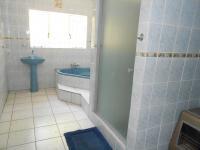 Bathroom 2 - 12 square meters of property in Lochvaal