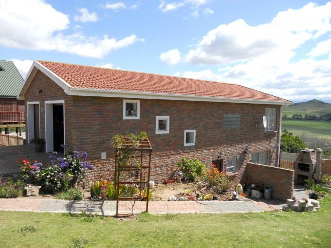 2 Bedroom House for Sale For Sale in Mossel Bay - Private Sale - MR117651