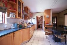 Kitchen - 26 square meters of property in Woodhill Golf Estate