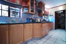 Kitchen - 26 square meters of property in Woodhill Golf Estate