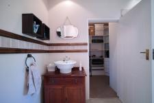 Main Bathroom - 10 square meters of property in Woodhill Golf Estate