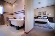 Main Bathroom - 10 square meters of property in Woodhill Golf Estate