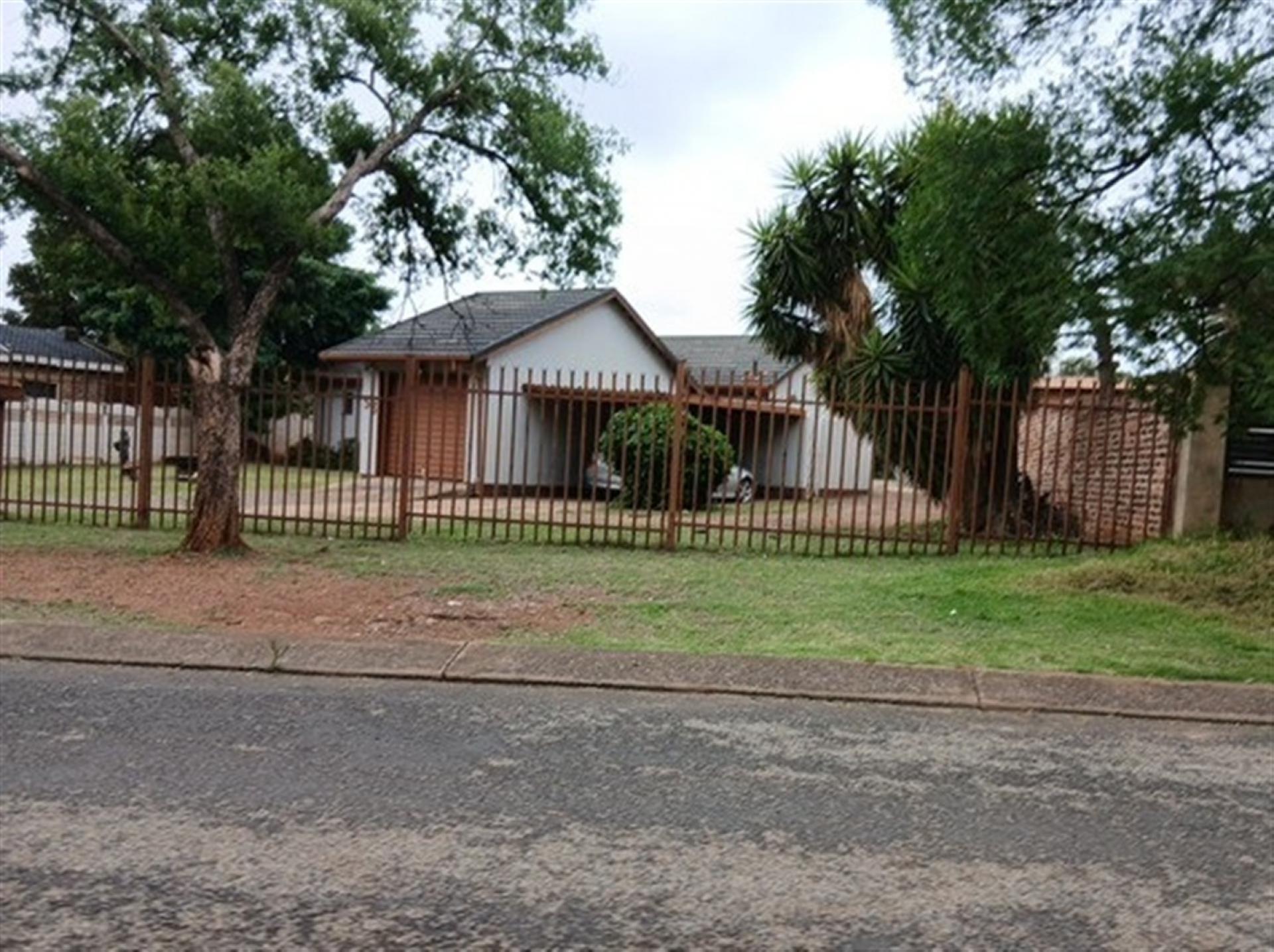 Front View of property in Clayville