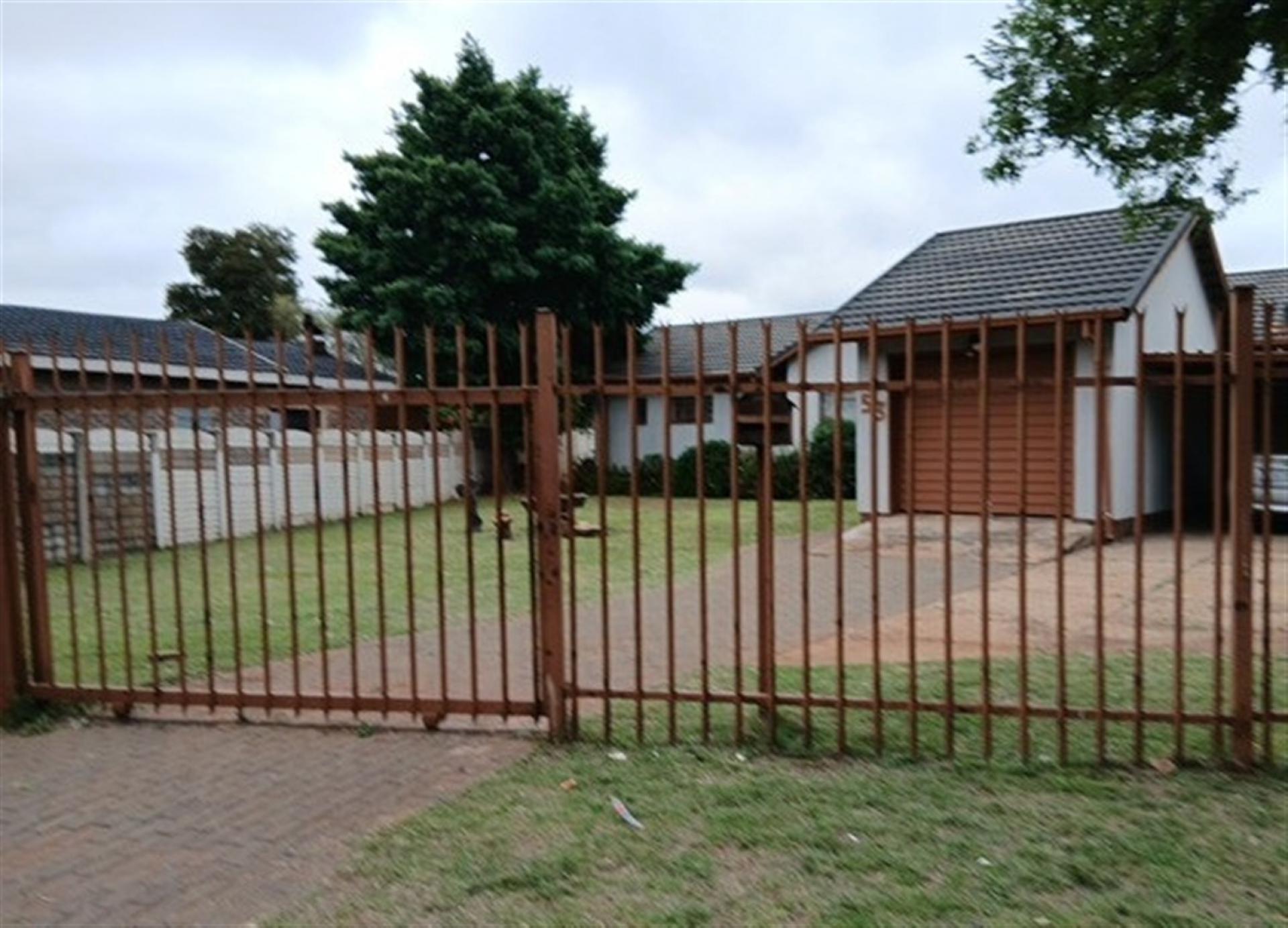 Front View of property in Clayville