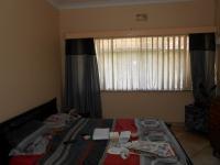 Main Bedroom - 25 square meters of property in Strubenvale