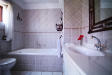 Bathroom 3+ - 48 square meters of property in Woodhill Golf Estate