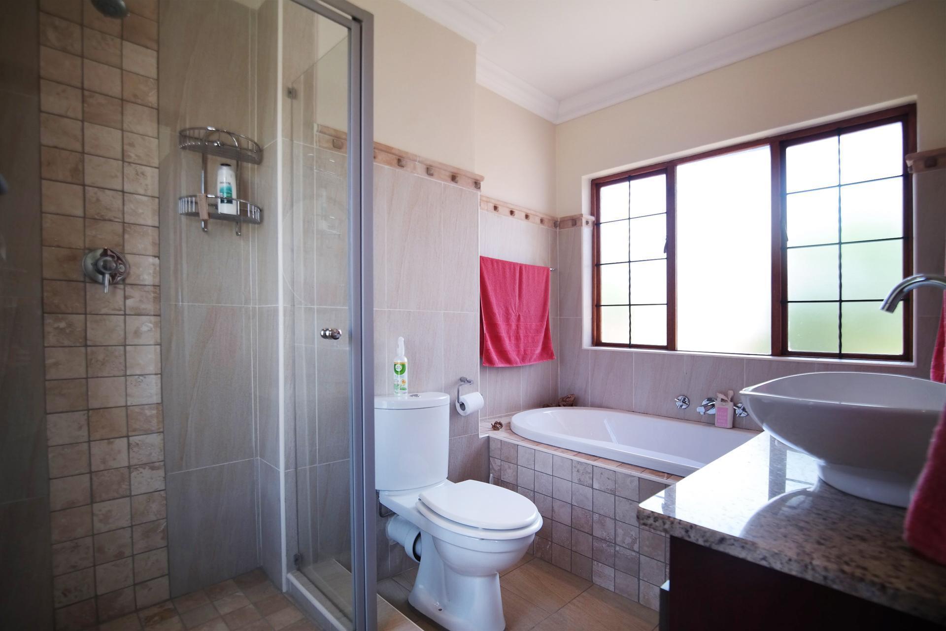 Bathroom 2 - 8 square meters of property in The Wilds Estate