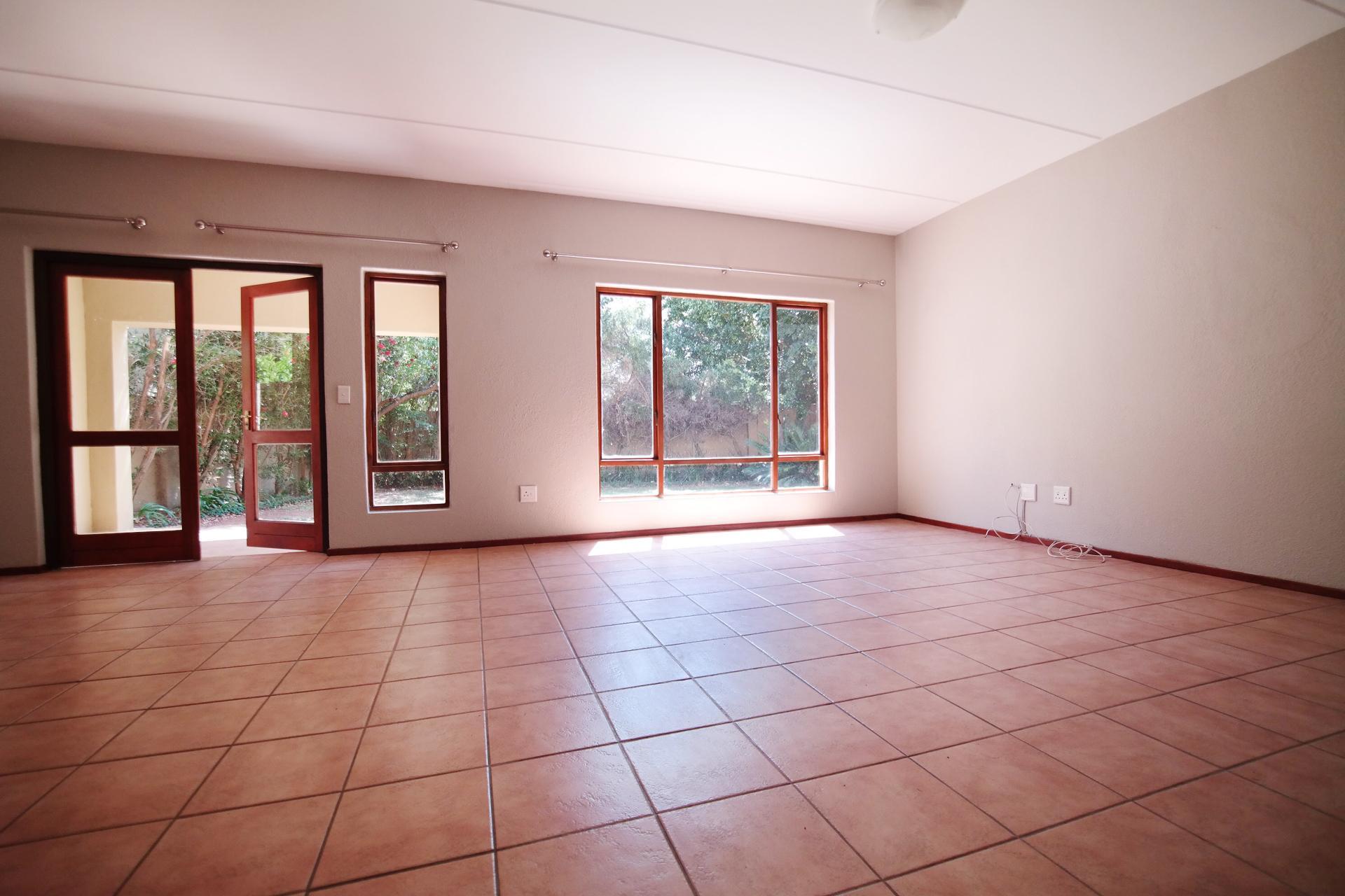 Lounges - 36 square meters of property in Woodhill Golf Estate