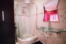 Bathroom 1 - 2 square meters of property in Willow Acres Estate