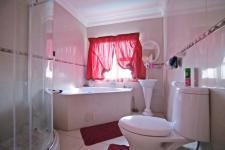 Bathroom 2 - 7 square meters of property in Willow Acres Estate