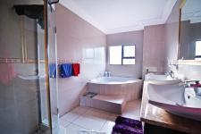 Main Bathroom - 9 square meters of property in Willow Acres Estate