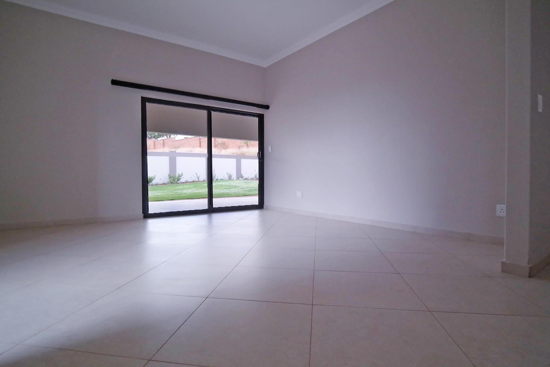 Lounges - 38 square meters of property in The Wilds Estate