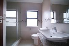 Bathroom 3+ - 8 square meters of property in The Wilds Estate