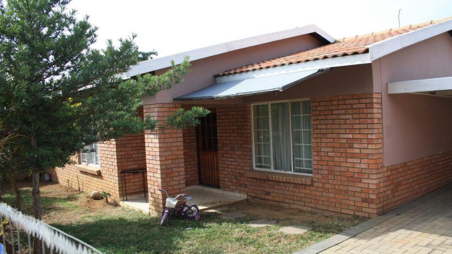 Front View of property in Rustenburg