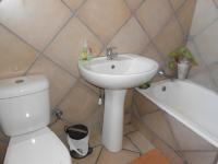 Main Bathroom - 3 square meters of property in Birchleigh