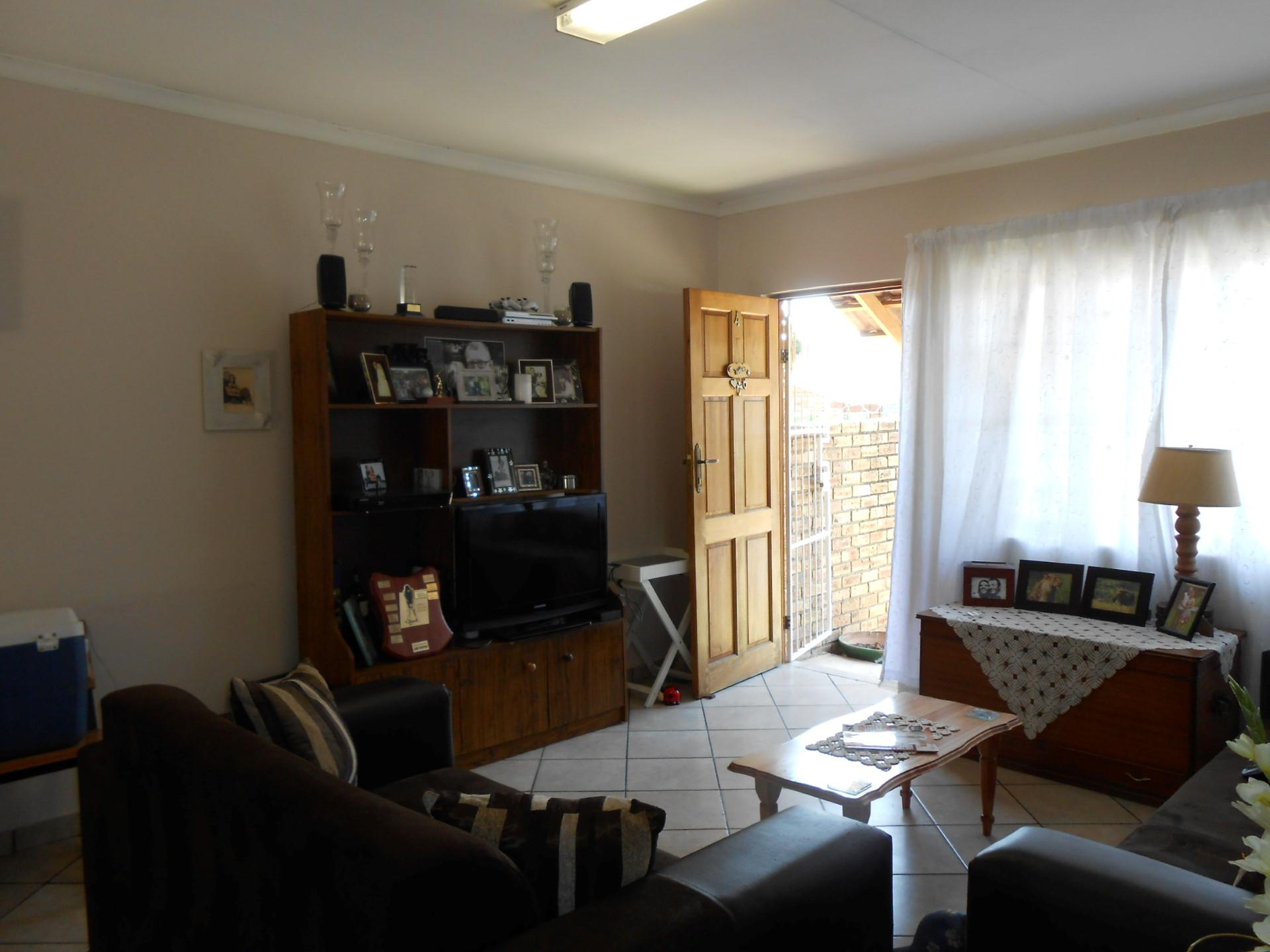 Lounges - 21 square meters of property in Rustenburg