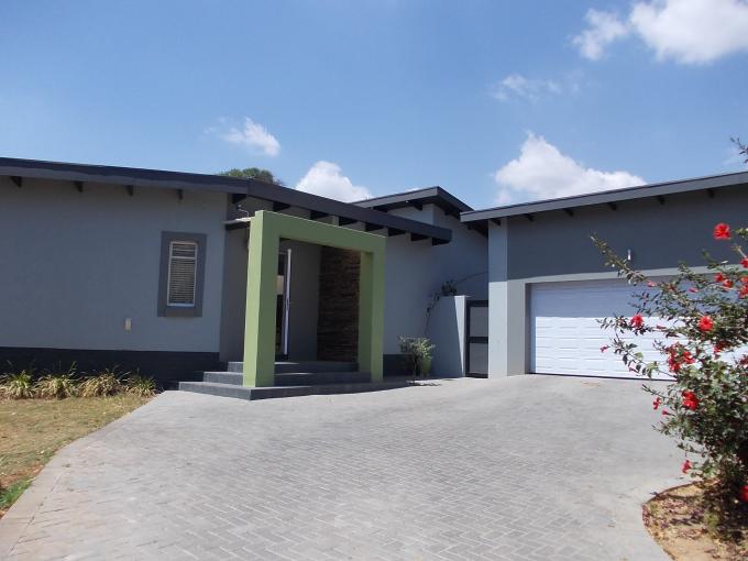 4 Bedroom House for Sale For Sale in Waterkloof Ridge - Home Sell - MR118188