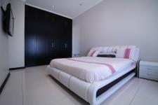 Bed Room 1 - 28 square meters of property in Six Fountains Estate