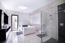 Main Bathroom - 26 square meters of property in Six Fountains Estate