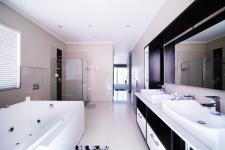 Main Bathroom - 26 square meters of property in Six Fountains Estate