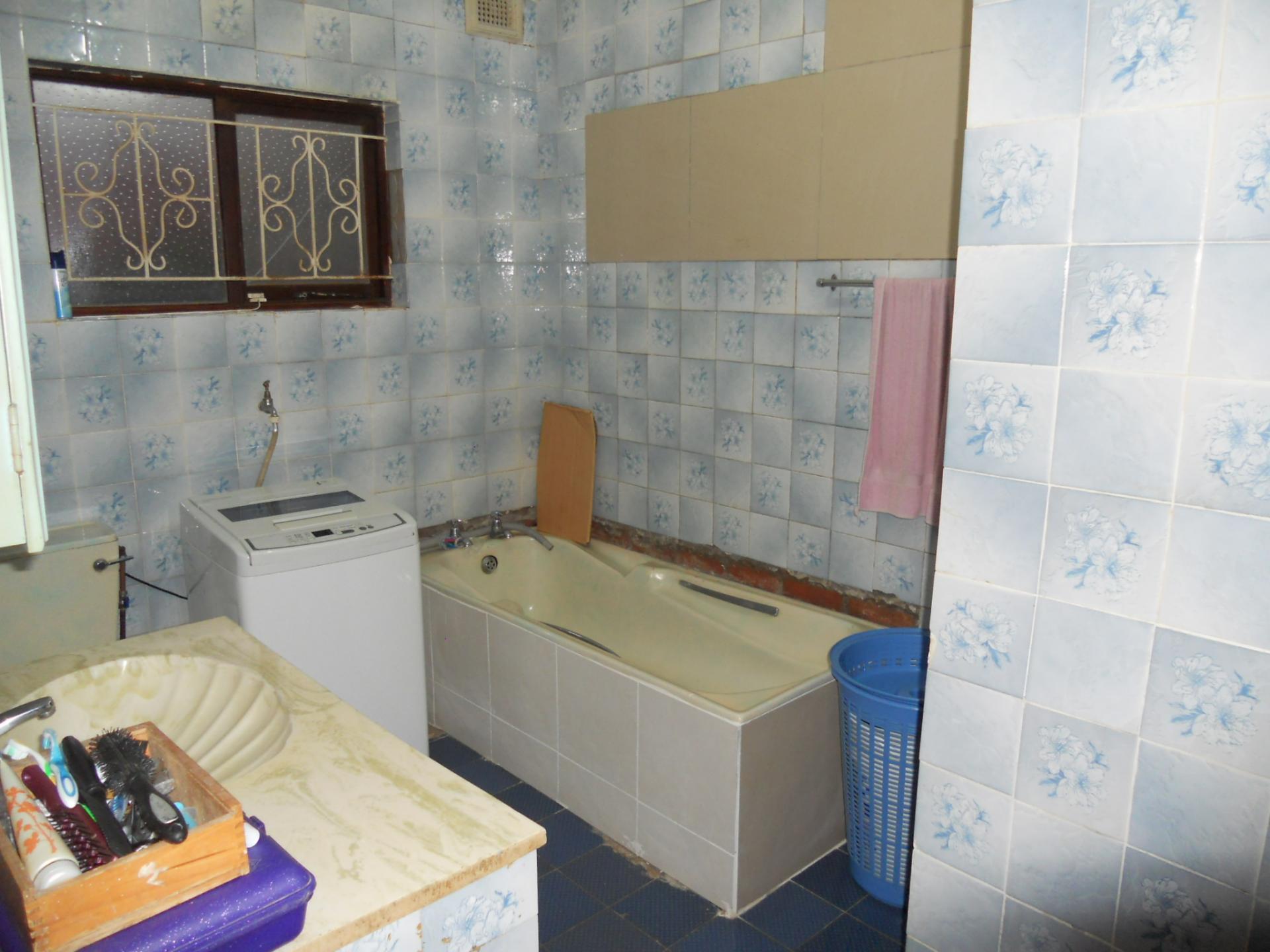 Bathroom 1 - 7 square meters of property in Umzinto