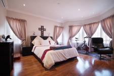 Main Bedroom - 43 square meters of property in Olympus Country Estate