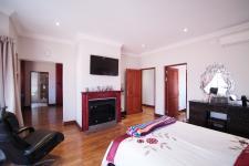 Main Bedroom - 43 square meters of property in Olympus Country Estate