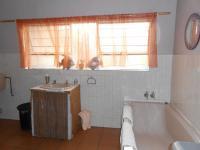 Bathroom 2 - 13 square meters of property in Rensburg